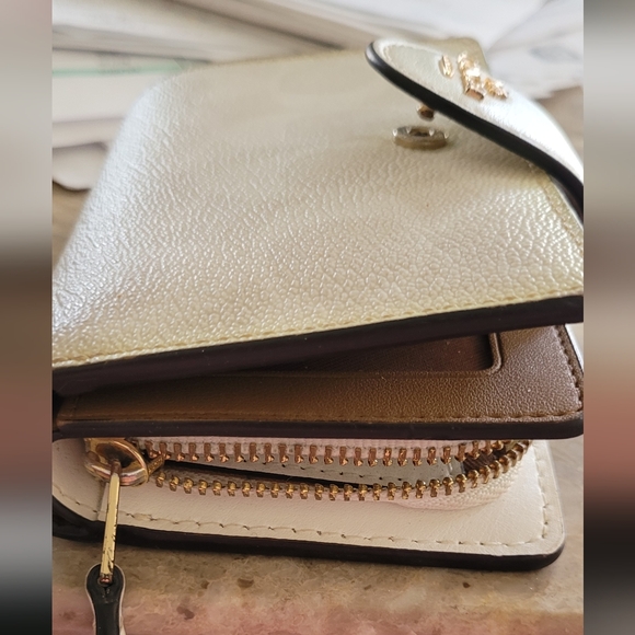 Coach White Leather Women's Wallet - Picture 6 of 7